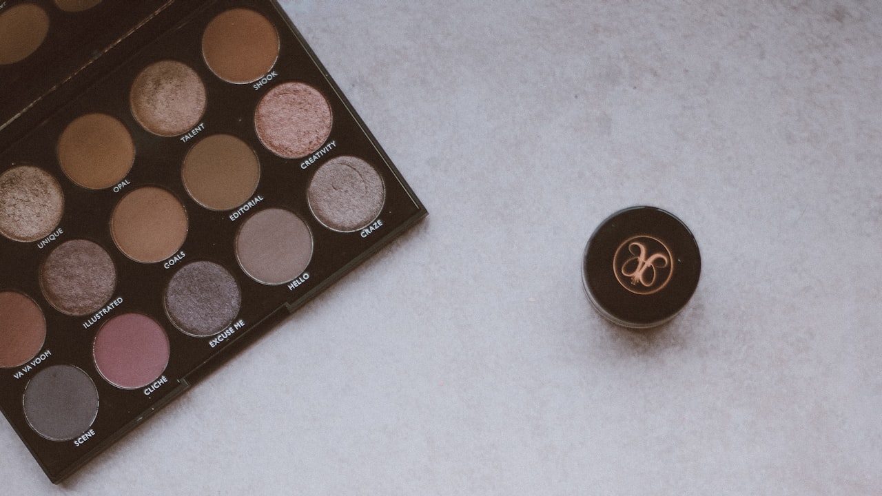 Why the makeup blotting paper are necessary after the makeup?