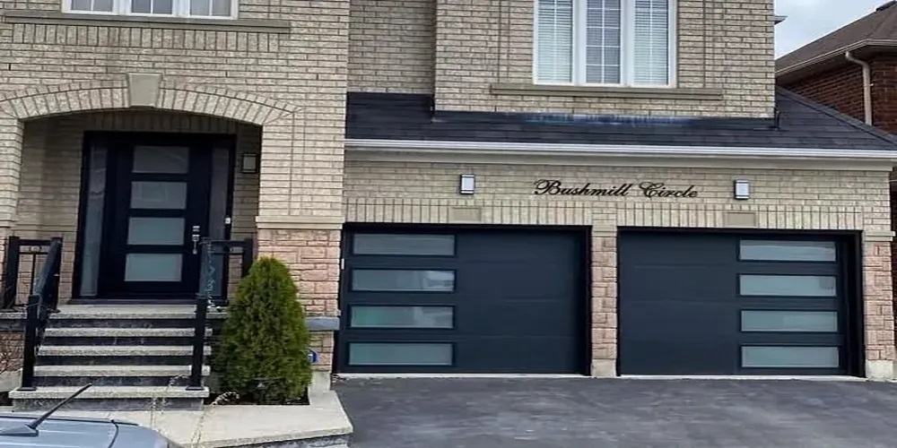 How to Give Garage Doors a Black Paint Finish: a complete Guide